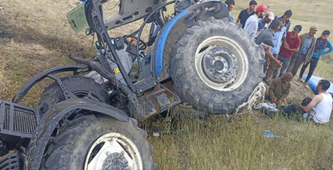 Devrilen traktördeki yaralıların imdadına ambulans helikopter yetişti