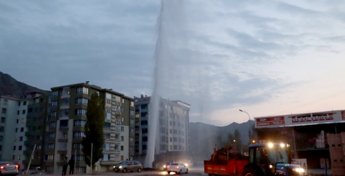 Doğalgaz borusunun havasını su ile aldılar