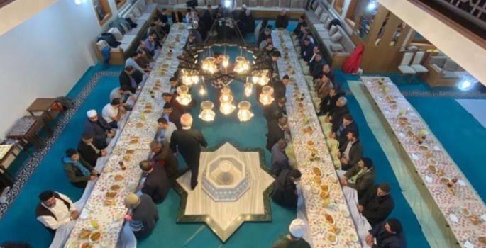 Efe Hazretleri külliyesinde iftar