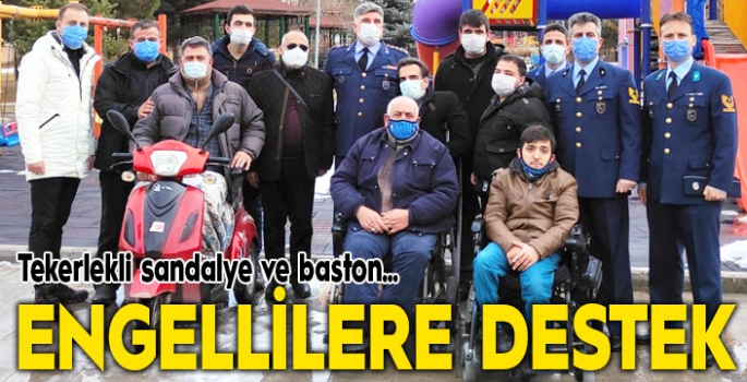 Engellilere baston ve sandalye desteği