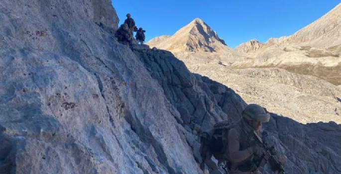 Erzincan-Tunceli kırsalında temizlik sürüyor