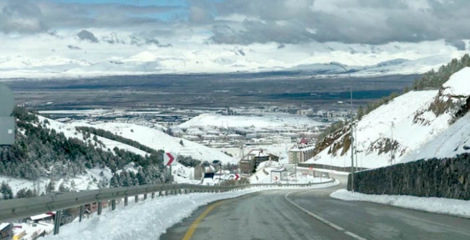Erzurum’a nisanda kar sürprizi