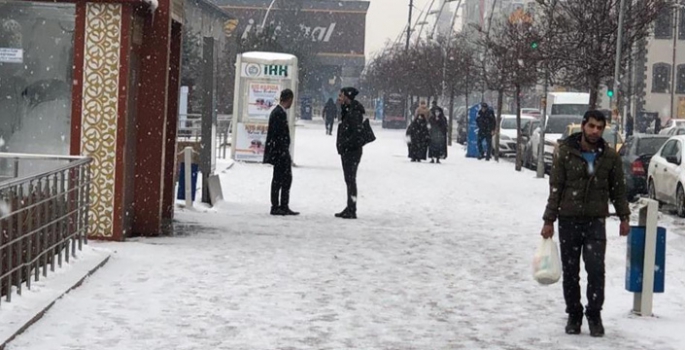 Erzurum beyaz örtüyle kaplandı