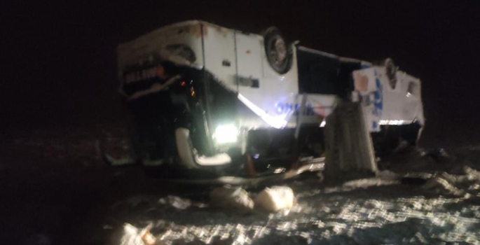 Erzurum-Bingöl yolunda iki kaza birden : 22 yaralı
