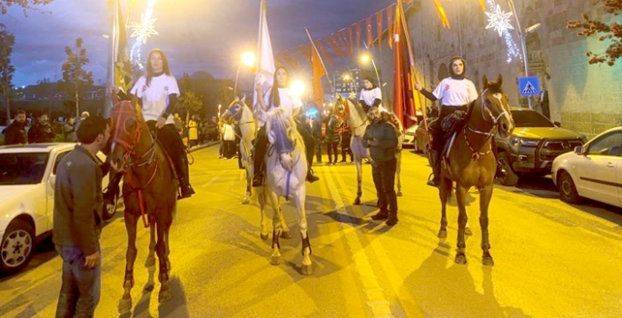 Erzurum’da fener alayı