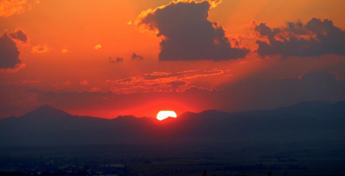 Erzurum’da gökyüzü kızıla boyandı