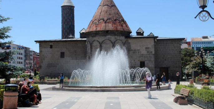 Erzurum’da kavurucu sıcaklar etkili oluyor