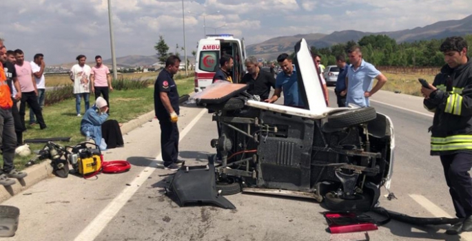 Erzurum'da otomobil takla attı