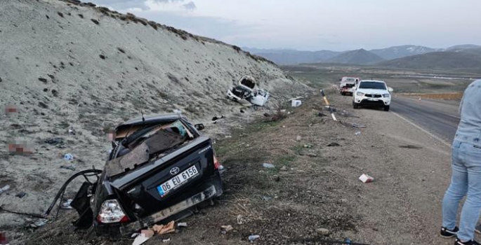 Erzurum'da pikap ile otomobil kafa kafaya çarpıştı: 1 ölü, 6 yaralı