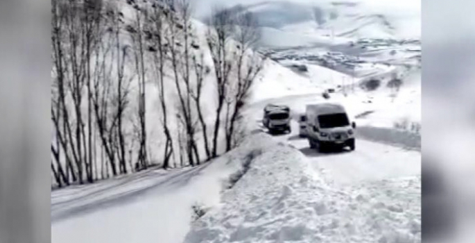 Erzurum’da üçüncü çığ, 10 araç mahsur kaldı