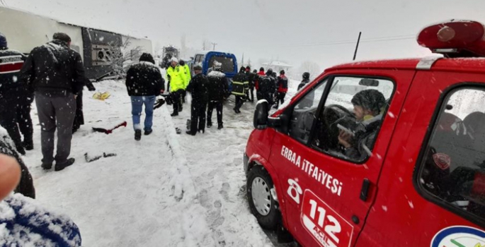 Erzurum otobüsü devrildi: 1 ölü, 38 yaralı