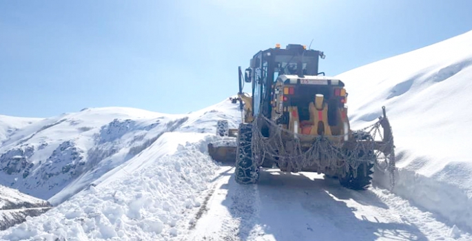 Erzurum’un kar çilesi bitmiyor