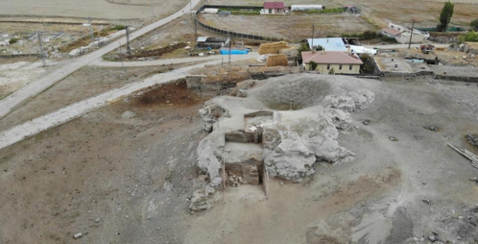 Erzurum’un tarihine ışık tutan 6 bin yıllık höyükte kalıntılara rastlandı