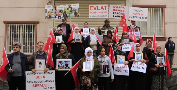 Erzurumlu anne evlat nöbetinde