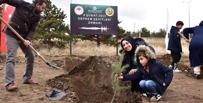 ETÜ kampüsüne 6 Şubat deprem şehitleri anısına fidan dikildi