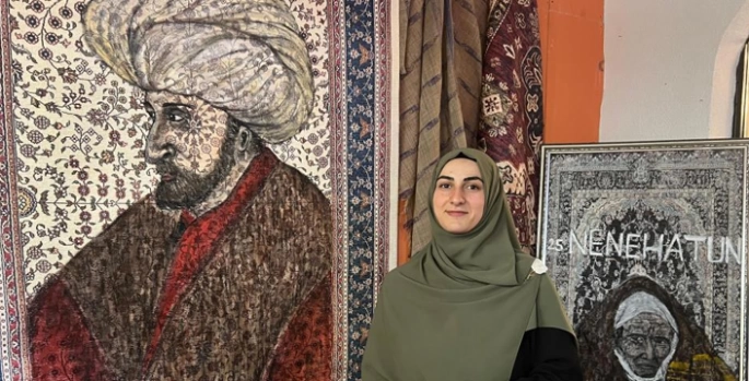 Ev hanımı, halı üzerine tarih resmediyor