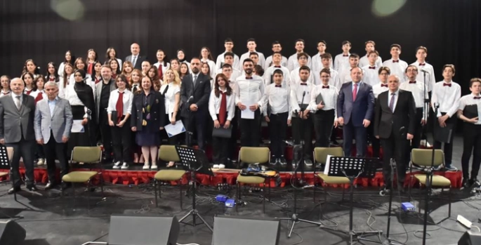 Fen Lisesi’nden türkü ve enstrüman dinletisi