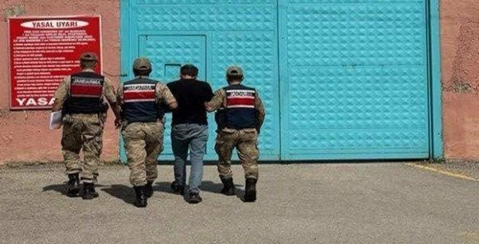 FETÖ üyesi samanlıkta yakalandı