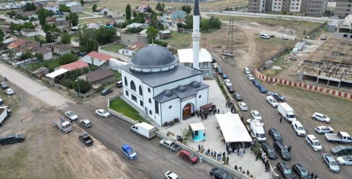 Feyzullah Saraç Cami ibadete açıldı