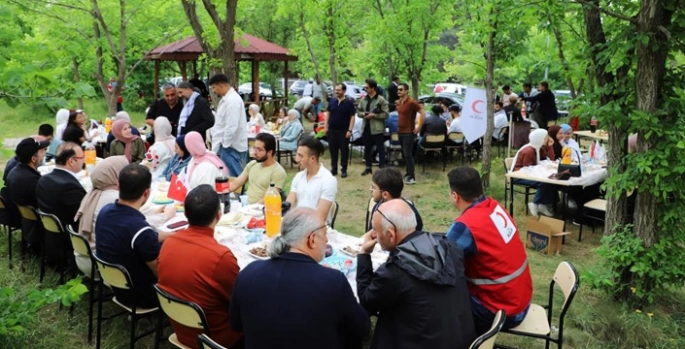 Gazzeli öğrenciler piknikte buluştu