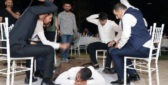 Gece boyunca kemerlerle dövdüler