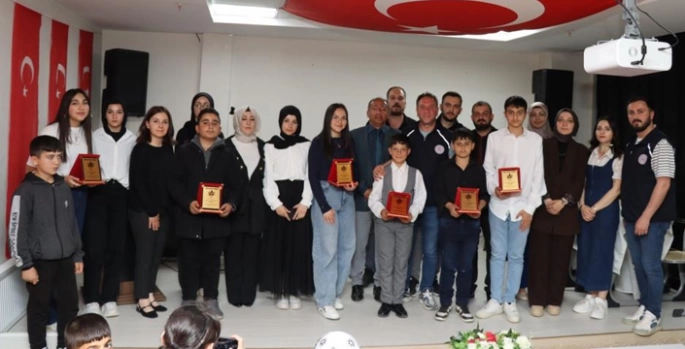 Genç yetenekler sesleriyle yarıştı