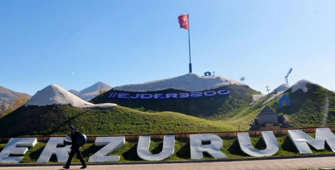 Gençler eğitim için geliyor, aileler gidiyor