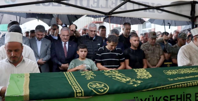 Gözyaşlarıyla uğurlandılar