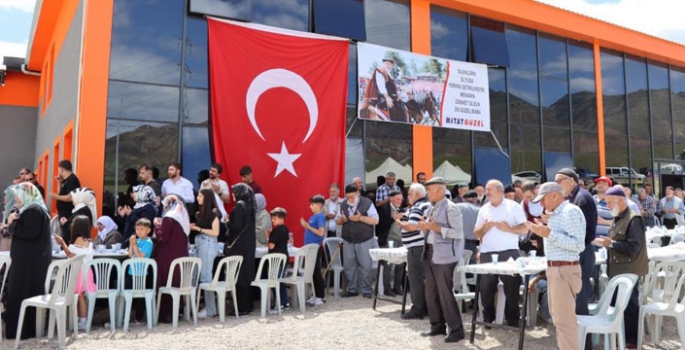 Güzel kardeşlerden babaları için mevlit