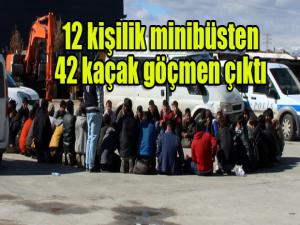 12 kişilik minibüsten 42 kaçak göçmen çıktı