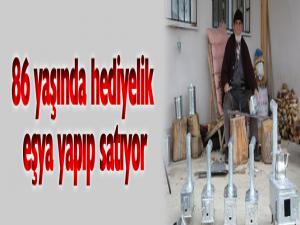 86 yaşında hediyelik eşya yapıp satıyor