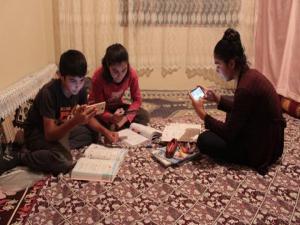 Ağrı'da köy halkı çocukları için köye internet çekti