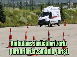 Ambulans sürücüleri zorlu parkurlarda zamanla yarıştı