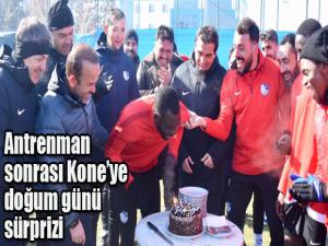 Antrenman sonrası Koneye doğum günü süprizi