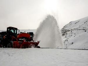 Ardahan'da kar ve tipiden 4 aydır kapalı olan yol için çalışmalar başladı