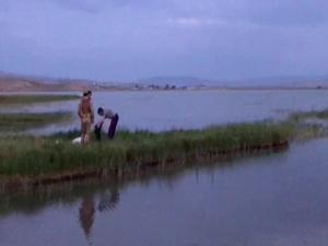 Baraj göletinde balık tutmaya çalışan iki kardeşten biri boğularak hayatını kaybetti