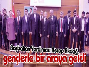Başbakan Yardımcısı Recep Akdağ, gençlerle bir araya geldi
