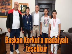 Başkan Korkuta madalyalı teşekkür