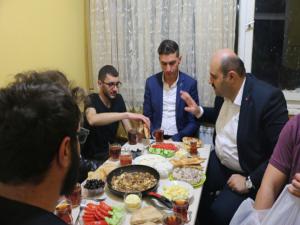 Başkan Orhandan öğrencilere çat kapı sahur