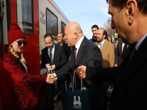 Başkan Sekmen Doğu Ekspresinin yolcularına Erzurumu tanıttı