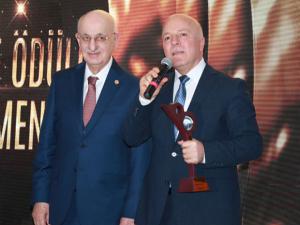 Başkan Sekmen Yılın En Başarılı Büyükşehir Belediye Başkanı seçildi