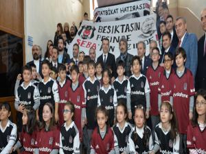 Beşiktaş'tan Erzurumdaki öğrencilere 800 forma