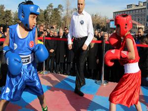 Boksun şampiyonları soğuk havada ringe çıktılar