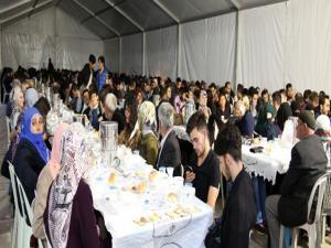 Büyükşehir'den 85 bin kişiye iftar yemeği