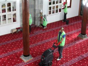 Büyükşehirden camilere Ramazan temizliği