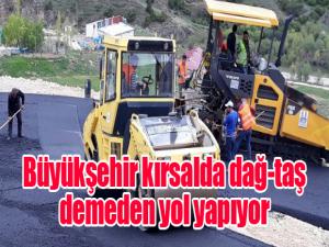 Büyükşehir kırsalda dağ-taş demeden yol yapıyor