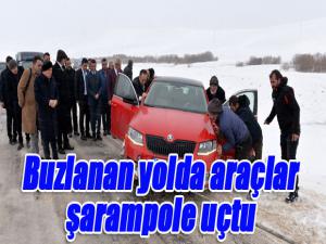 Buzlanan yolda araçlar şarampole uçtu