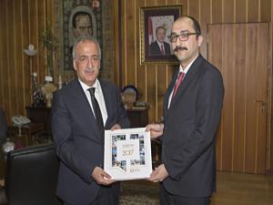 BYEGM Erzurum İl Müdürü Küçükece, Rektör Çomaklıya Türkiye 2017 ve Harp Mecmuası eserlerini hediye etti