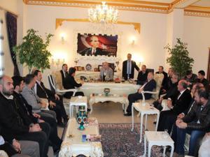 Çat Belediye Başkanı Arif Hikmet Kılıç, hemşehri derneklerinin yöneticilerini ağırladı