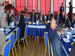  Çat Belediye Başkanı Kılıç, personeli ile yemekte bir araya geldi